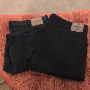 Men’s Wrangler jeans. 42x30. Black. Newer